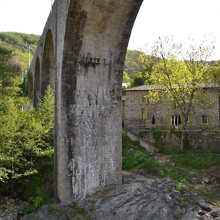 Maison Sous Le Pont Bed and Breakfast Meyras Esterno foto