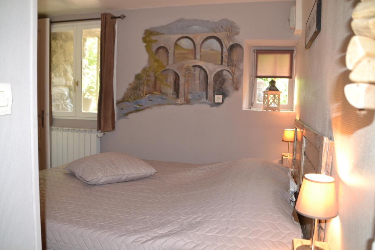Maison Sous Le Pont Bed and Breakfast Meyras Esterno foto