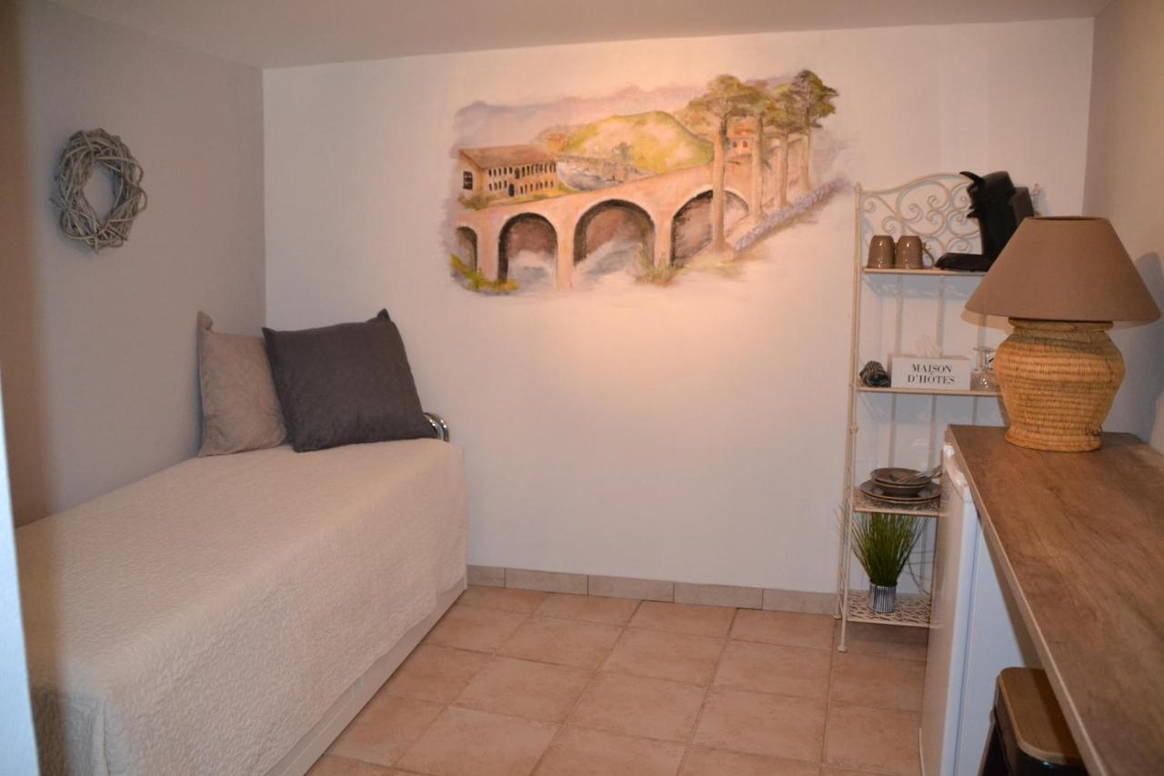 Maison Sous Le Pont Bed and Breakfast Meyras Esterno foto