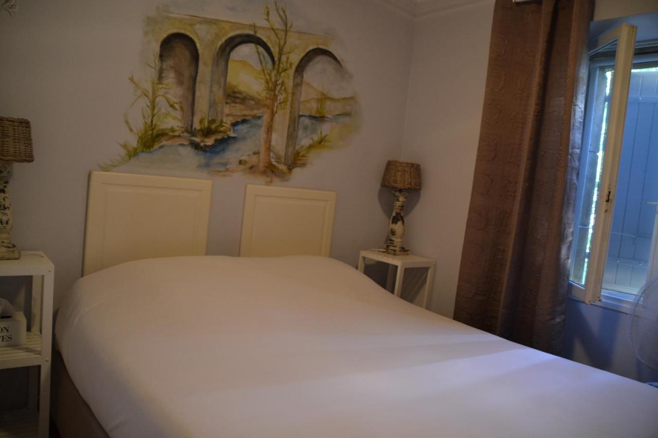 Maison Sous Le Pont Bed and Breakfast Meyras Esterno foto