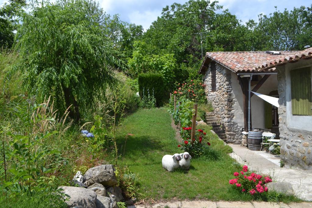 Maison Sous Le Pont Bed and Breakfast Meyras Esterno foto