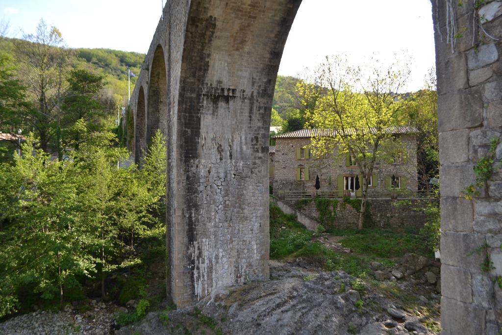 Maison Sous Le Pont Bed and Breakfast Meyras Esterno foto