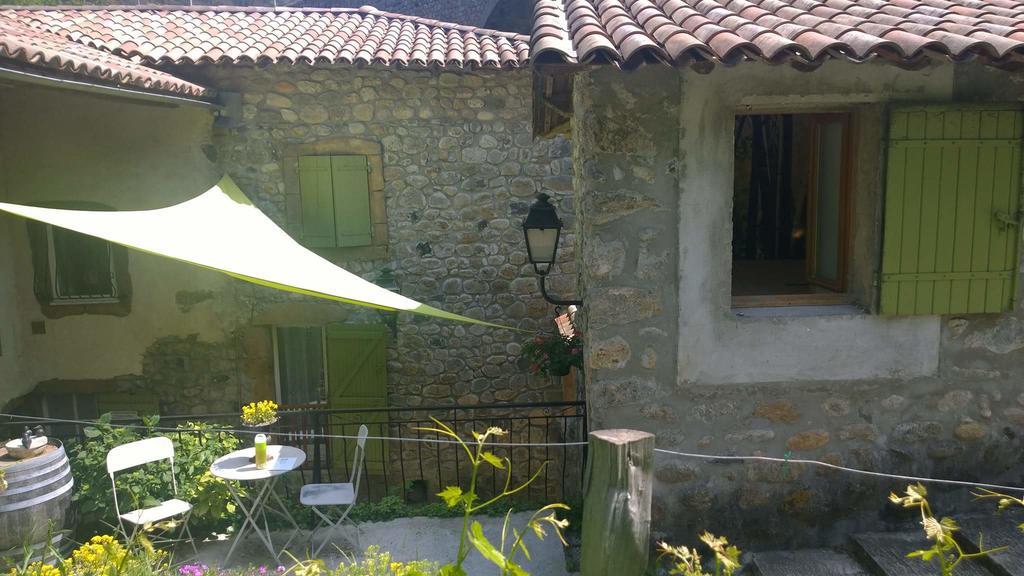 Maison Sous Le Pont Bed and Breakfast Meyras Esterno foto