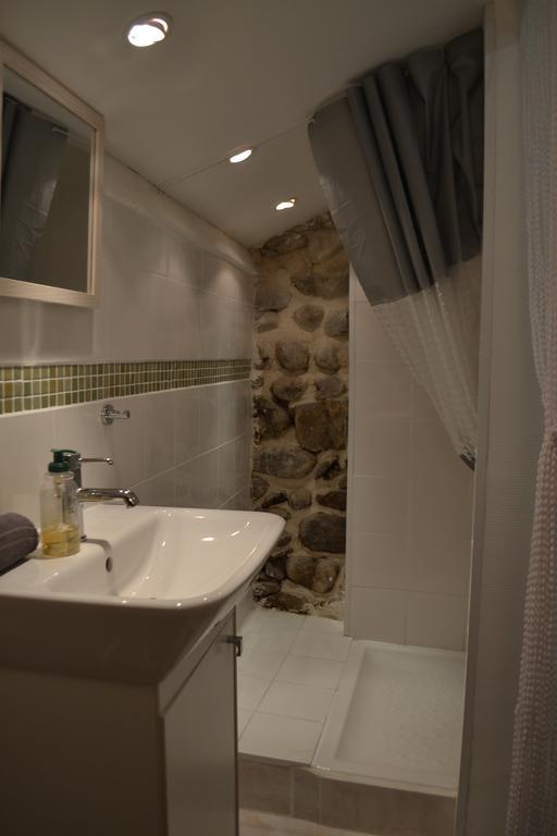 Maison Sous Le Pont Bed and Breakfast Meyras Esterno foto