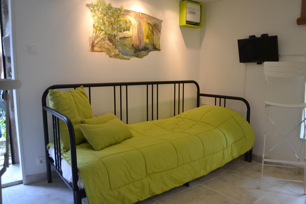 Maison Sous Le Pont Bed and Breakfast Meyras Esterno foto
